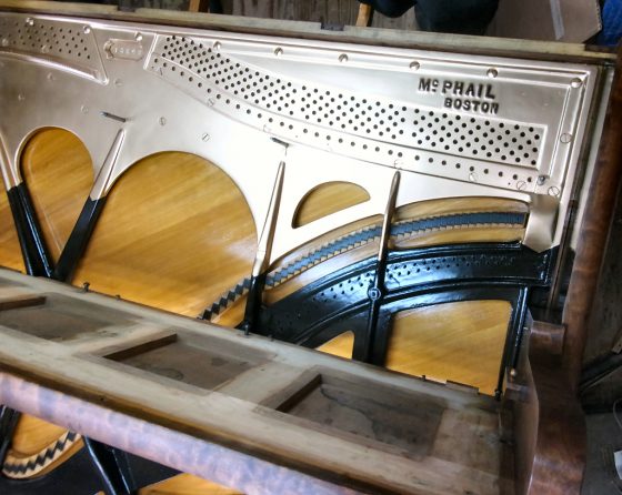 The upper plate is finished in antique gold while the lower plate in a gloss black